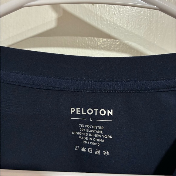 Peloton Women’s Dark Blue Activewear Top Size L - Picture 2 of 5